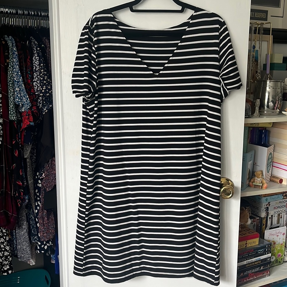 V neck shift dress T-shirt dress short sleeves never worn